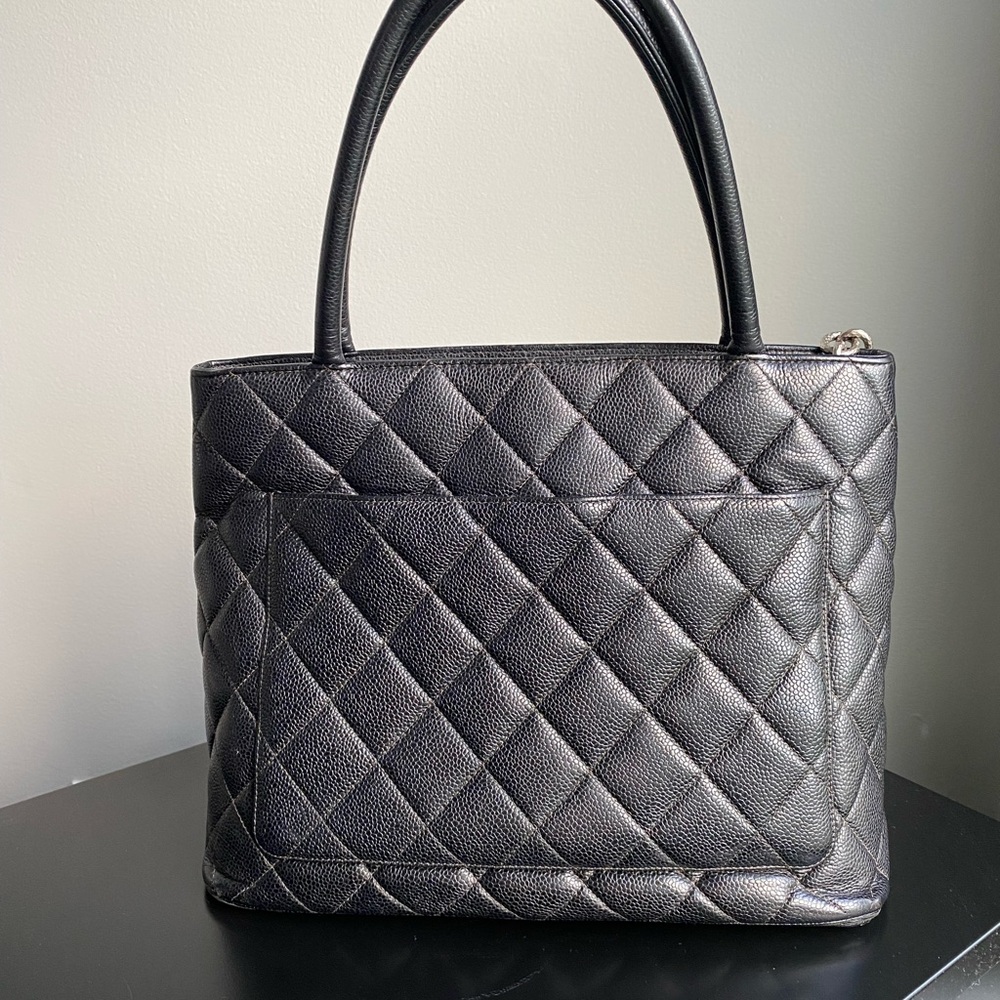CHANEL MEDALLION BLACK & SILVER HARDWARE QUILTED CAVIAR TOTE - Picture 5 of 16